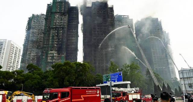 宏福苑大火釀146死！樓梯天台驚見無聲告別　警方示警：還有更多遺體待尋